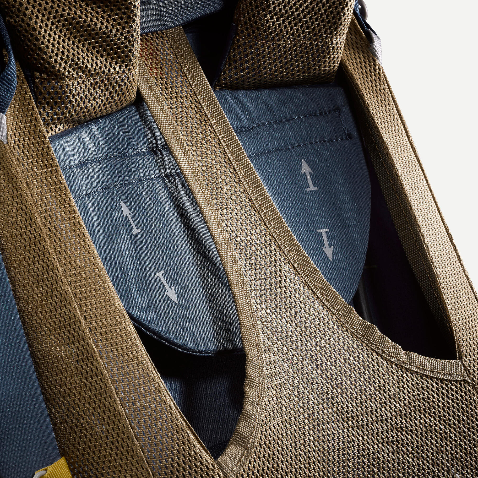 Forclaz Men's MT900 50+10 L Ultralight Backpacking Pack - Image 8