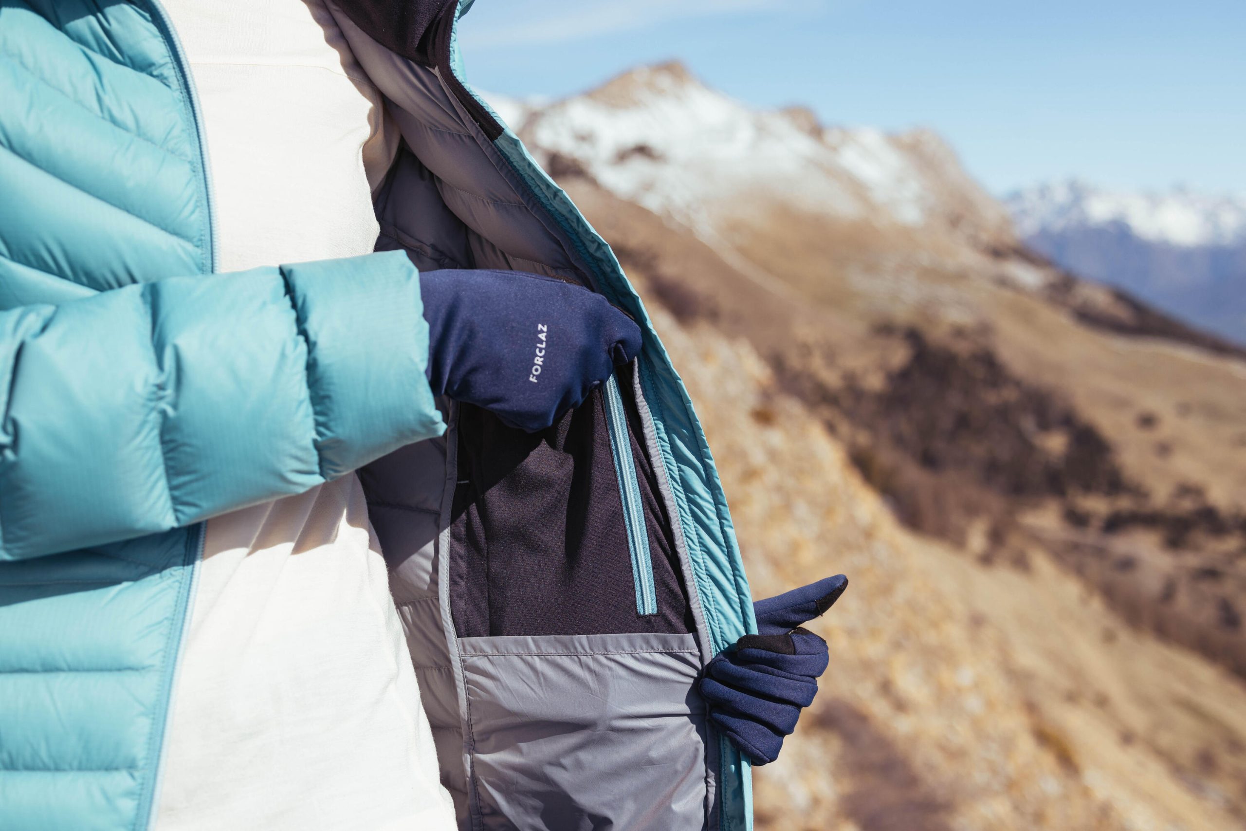 Forclaz Adult MT500 Touchscreen Stretch Backpacking Gloves - Image 24