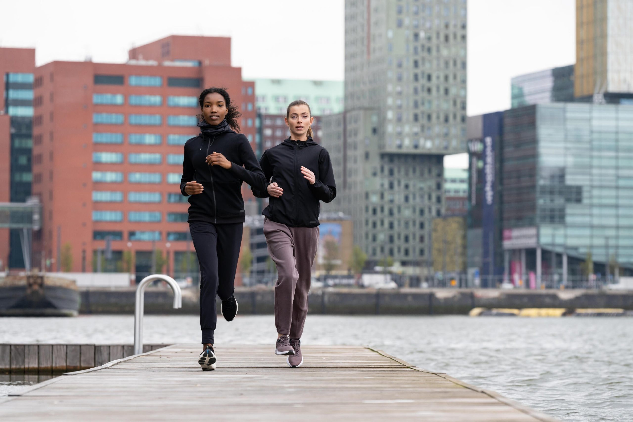 Kiprun Women's Run 100 Windproof Running & Trail Jacket - Image 9