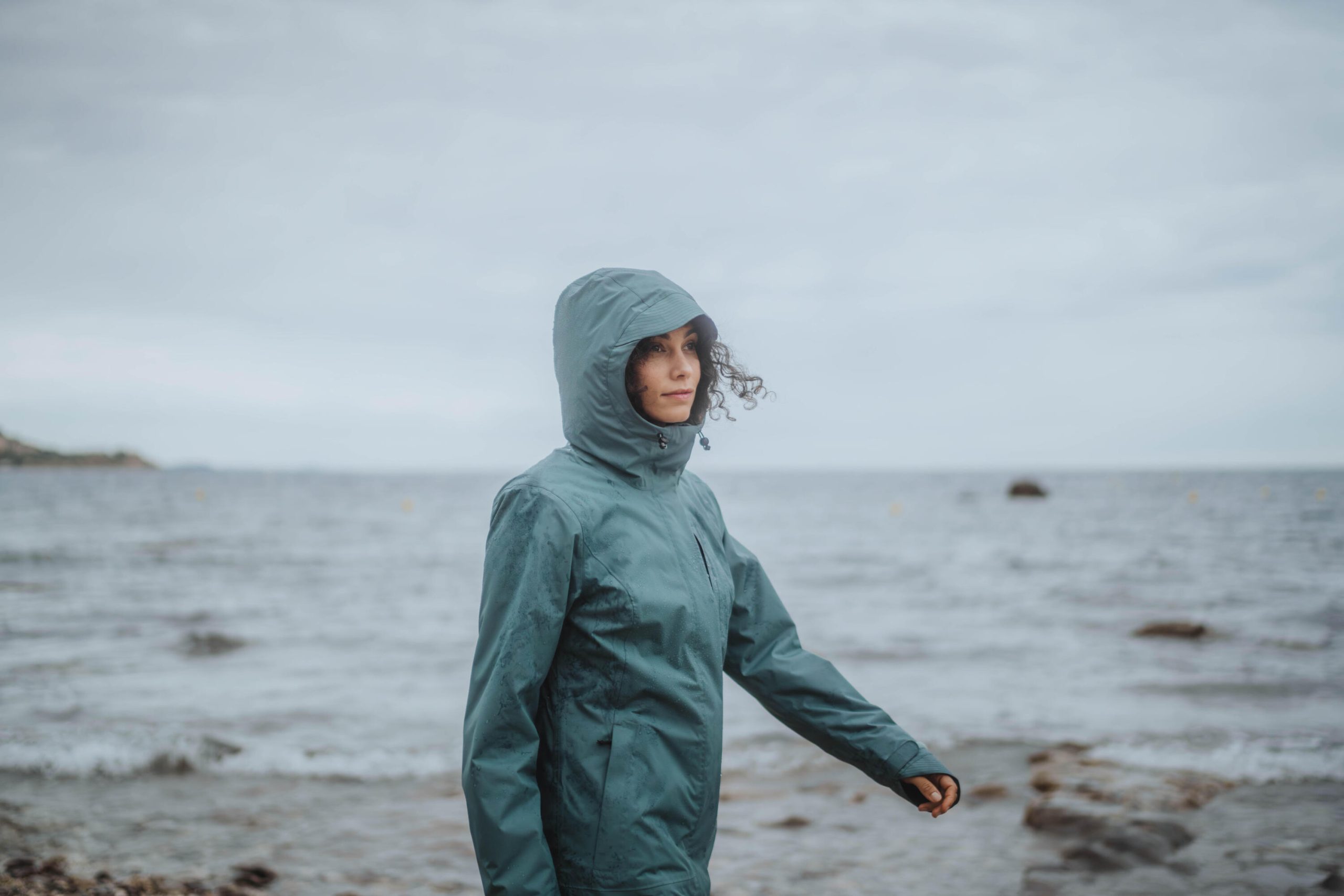 Quechua Women's NH500 Waterproof Hiking Rain Jacket - Image 26